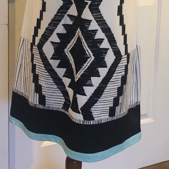 Fits like size 6. Sleeveless modern dress with Southwestern abstract design - Picture 10 of 10